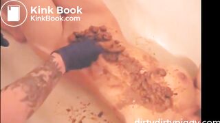 Couple is playing with shit in the bathtub