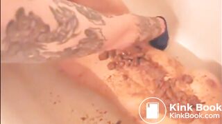 Couple is playing with shit in the bathtub