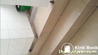 Voyeur gets caught spying on woman shitting