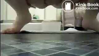 Mature bbw shitting in a plastic box