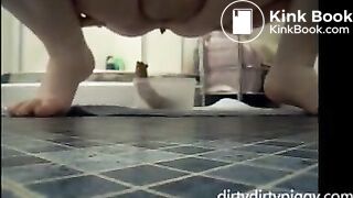 Mature bbw shitting in a plastic box