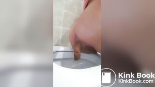 Turkish girl pissing and shitting