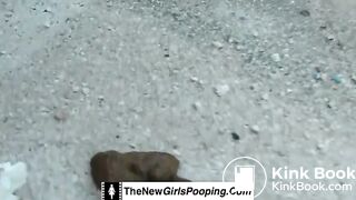 2 girls pooping at the same time
