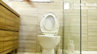 shits in wc