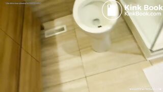 shits in wc