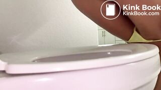 Cecilia Lion poops 6