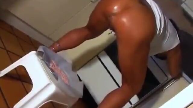 Hot babe shits in the kitchen