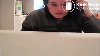 Hot butt brunette shitting in the bathtub