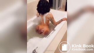 Ebony shitter