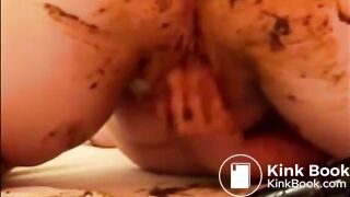 Huge butt mature shitting and masturbating