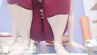 pretty Diana Spark pooing her leggings pants