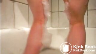 Milf is taking a bath shitting and pissing