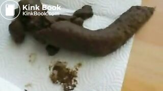 Big round ass babe shits on table