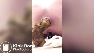 Monchanook poop