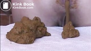 Babe shitting a big load of diarrhea on the table