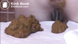 Babe shitting a big load of diarrhea on the table