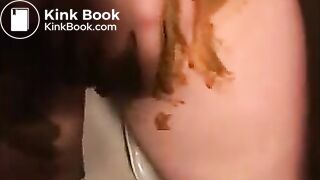Woman shit diarrhea and smear it on her butt