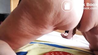 Massive bulky ass lady poops