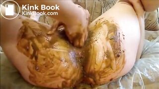 Lesbians_fisting_with_shit