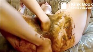 Lesbians_fisting_with_shit