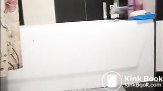 Round butt babe shitting on the bathroom floor