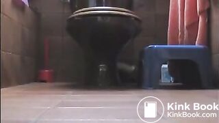 Hot ass brunette shitting on the floor doggystyle