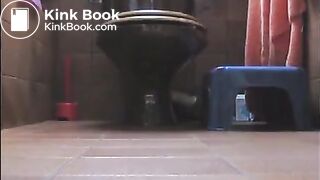 Hot ass brunette shitting on the floor doggystyle