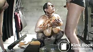 MAARY KAVIAR UND PISSE