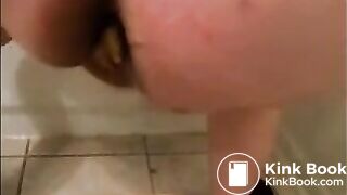 Big butt mature woman shitting closeup