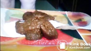 Fat ass mature lady is doing a very big quantity of shit