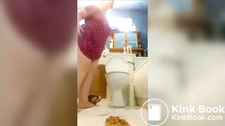 BBW Shits and Wipes Her Big Ass