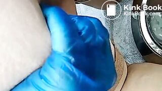 alter Arsch drückt raus