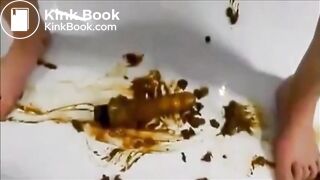 Girl shitting masturbating with toys and squirting