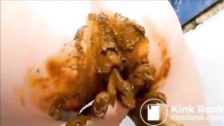 Girl shitting masturbating with toys and squirting