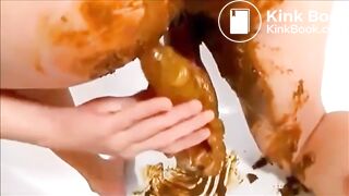 Girl shitting masturbating with toys and squirting