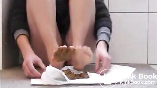 Girl shit and smear it on her feet