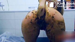 Sexy Blond poop