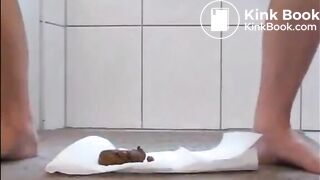 Babe shit and smears it on her feet