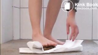 Babe shit and smears it on her feet