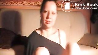 Deutsches Slut isst ihre eigene Scheiß