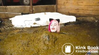 Catwoman Lyndra masturbates in cowshit