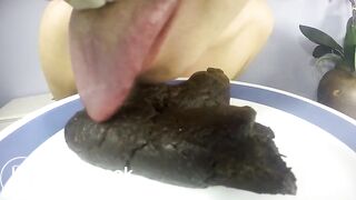 LoveRachelle2 - A Good Girl EATS Her SHIT -_ Original