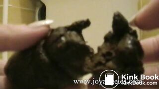 Pretty Blonde Pooping