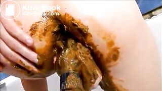 Milf smearing shit on her body masturbating fisting and squirting