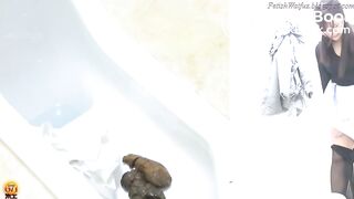 Xtra Thicc Waifu (Anna) Pooping 5