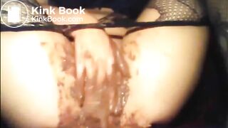 Girl shit diarrhea smear on pussy and masturbate