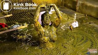 Farmer Girl Bettys messy mistake - bathing in cowshit