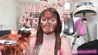 I eat a shitty cupcake !