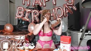 I eat a shitty cupcake !