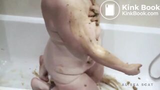 She shit in the bath and smear her body